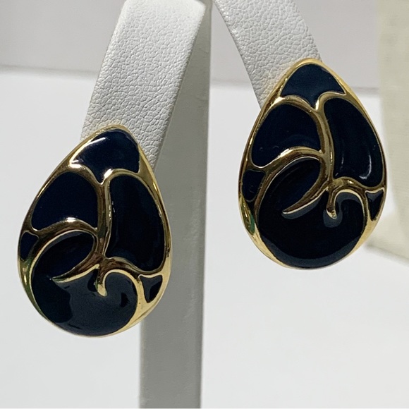 Vintage gold and navy blue enamel swirled egg teardrop stud earrings - Picture 4 of 8